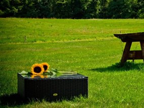 Kwadratowy stół z czarnego technorattanu