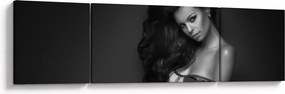 Obraz - Czarno - biały portret uwodzicielskiej kobiety (170x50 cm)