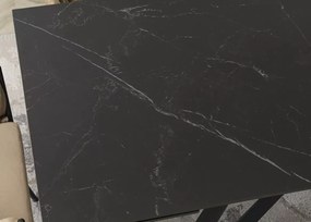 Prostokątny stół rozkładany Meru 160-240 cm z czarnym ceramicznym blatem i metalowymi nogami do salonu