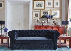 Elegancka rozkładana sofa Chesterfield z funkcją spania, dostępna w kolorze czarnym, granatowym i butelkowozielonym. Komfortowy materac, hydrofobowa aksamitna tkanina i ponadczasowy pikowany design – idealny wybór do biura lub domu.