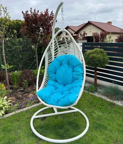 Biały kokon technorattanowy Bellissimo z niebieską poduszką