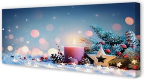 Obraz drukowany na płótnie Świeca i Śnieg w Świątecznej Scenerii