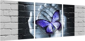 Obraz - Fioletowy motyl na ścianie (z zegarem) (90x30 cm)