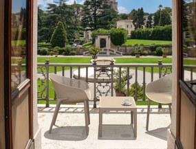 Plastikowy stolik do kawiarni i ogrodu Sky Side Table