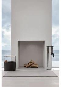 Czarny metalowy kosz na drewno Blomus Fireplace
