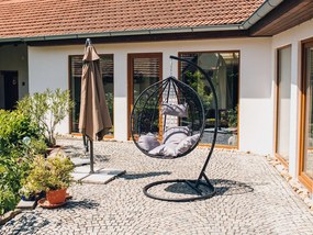 Czarne wiszące krzesło KOKON ze stojakiem, szara poduszka