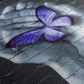 Obraz - Fioletowy motyl na ścianie (z zegarem) (90x30 cm)