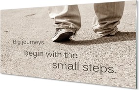 Szklany Panel Napis na Betonie i Buty