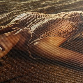 Obraz kobiety leżącej na plaży (125x70 cm)