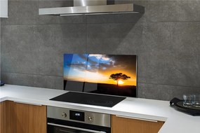 Panel szklany do Kuchni Samotne Drzewo pod Chmurami