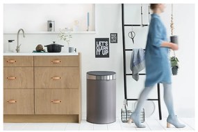 Szary stalowy kosz na śmieci otwierany na dotyk 40 l Touch Bin – Brabantia