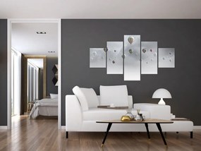Obraz - Balony nad ceglaną ścianą (125x70 cm)