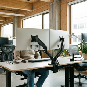 Biurkowy uchwyt na 2 monitory z ramieniem gazowym, 17–32"