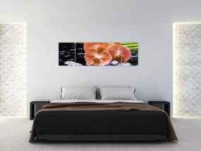 Obraz - Pomarańczowa orchidea z liśćmi palmy (170x50 cm)