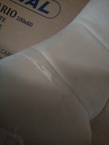 PROMOCJA Beżowe aksamitne krzesło KARA z czarnymi nogami II. jakość