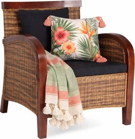 Rattanowy fotel z drewnianymi podłokietnikami R0-N74