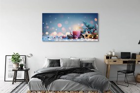 Obraz drukowany na płótnie Świeca i Śnieg w Świątecznej Scenerii