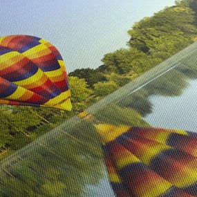 Obraz balonu na ogrzane powietrze nad jeziorem (125x70 cm)