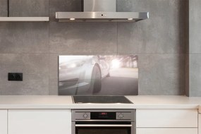 Panel szklany do Kuchni Srebrny Samochód na Miejskiej Ulicy
