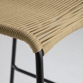 Beżowy hoker ze stalową konstrukcją Kave Home Glenville, wys. 62 cm