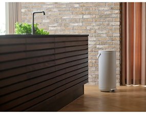 Biały plastikowy kosz na śmieci z pedałem 35 l Circular – Zone