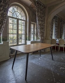 Nierozkładany stół do jadalni z drewna jesionowego Contrast