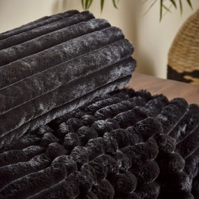 Czarny koc z mikropluszu 130x170 cm Cosy Ribbed – Catherine Lansfield