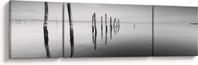 Obraz czarno - białej powierzchni wody (170x50 cm)