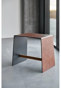 Koniakowy metalowy stołek Bull – LIND DNA