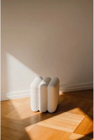 Beżowy puf z materiału bouclé Radd – noo.ma