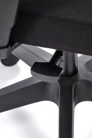 Fotel biurowy z regulacjami Paredes Halmar, zgodny z normą BHP