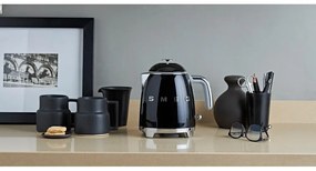 Czarny czajnik elektryczny ze stali nierdzewnej 800 ml Retro Style – SMEG