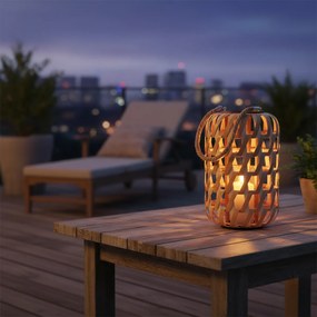 Drewniany lampion, minimalistyczna plecionka i uchwyt ze sznurka