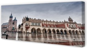Zdjęcie na płótnie Deszczowy Kraków: Sukiennice i Kościół
