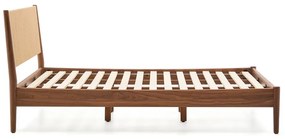 Ciemnobrązowe łóżko dwuosobowe z litego drewna orzechowego ze stelażem 180x200 cm Elan – Kave Home