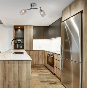 Chromowy żyrandol z dwoma szklanymi kloszami C6-S21