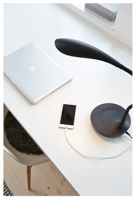 Czarna lampa stołowa z portem USB Markslöjd Swan