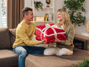 KOC I PODUSZKA WARM HUG CZERWONY 130x190 cm czerwony