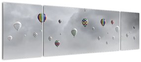 Obraz - Balony nad ceglaną ścianą (170x50 cm)