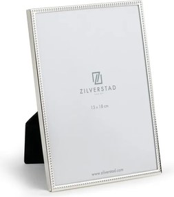 Metalowa ramka stojąca w kolorze srebra z połyskiem 14x19 cm Sweet Memory Pearl – Zilverstad