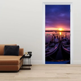 Fototapeta na drzwi - Łodzie rybackie w porcie (95x205cm)