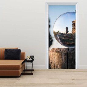 Fototapeta na drzwi - Lupa i krajobraz (95x205cm)