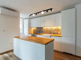 Zjawiskowa lampa na szerokiej listwie czarna P0-G18