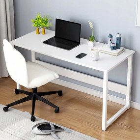 Białe biurko komputerowe w stylu skandynawskim do laptopa