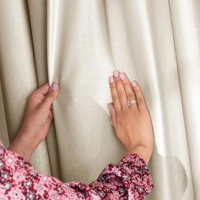 Beżowa aksamitna zasłona częściowo zaciemniająca (dimout) 140x270 cm Eyelets – Restilo