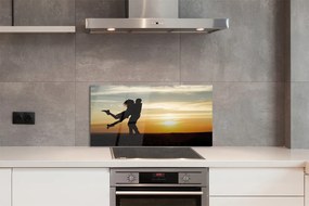 Panel szklany do Kuchni Ludzie na tle Wieczornych Chmur