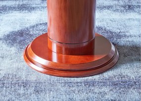 Elegancki stół biurowy o okrągłym blacie Conference. Dwa rozmiary średnicy do wyboru: 90 cm i 120 cm. Stół fornirowany drewnem w odcieniu koniaku, okrągła podstawa, stylowe wykończenie.