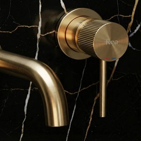 Bateria Umywalkowa Podtynkowa Rea Lungo Stripe Złota Szczotkowana