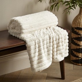 Kremowy koc z mikropluszu 130x170 cm Cosy Ribbed – Catherine Lansfield