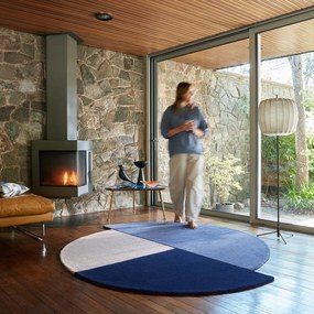 Niebieski wełniany okrągły dywan tkany ręcznie ø 150 cm Mia Segment – Flair Rugs